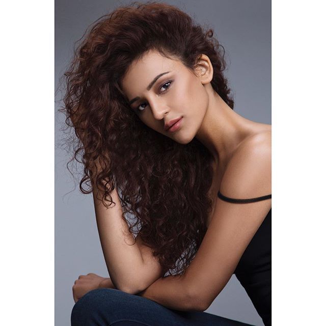 Seerat Kapoor Hot Navel Photoshoot