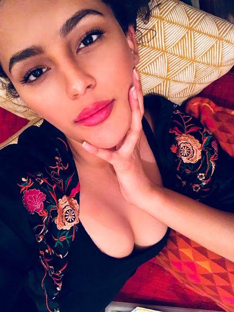 Seerat Kapoor Latest Hot Cleavage & Navel Show Stills