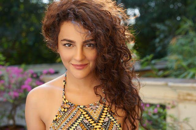 Seerat Kapoor Latest Hot Cleavage & Navel Show Stills