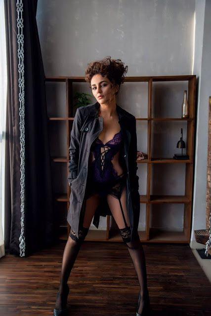 Seerat Kapoor Latest Hot Cleavage & Navel Show Stills