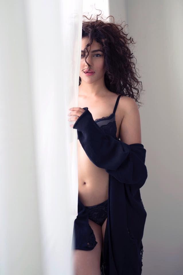 Seerat Kapoor Ultra Hot Photoshoot 2017