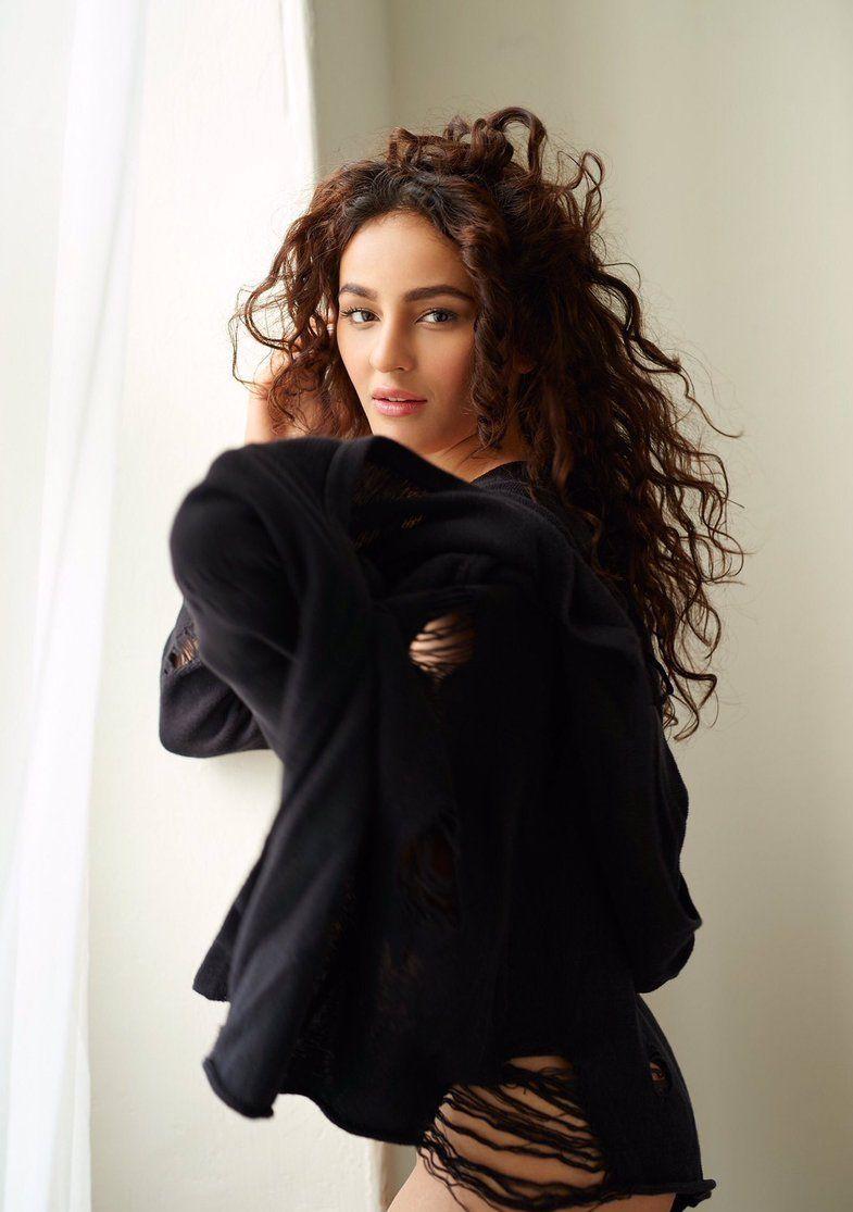 Seerat Kapoor Ultra Hot Photoshoot 2017