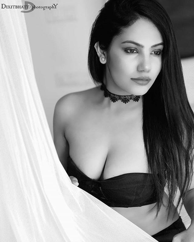 Sexy Model Riya Palekar Latest Hot Photo Gallery