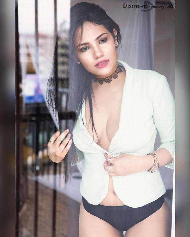 Sexy Model Riya Palekar Latest Hot Photo Gallery