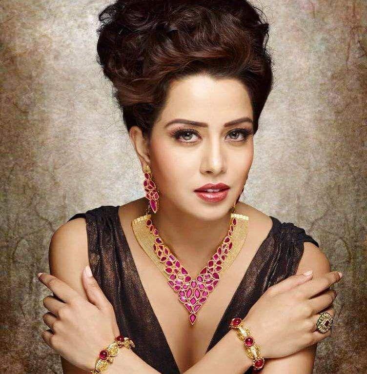 She's Something Special - Stunning sizzler Raiza Wilson!!