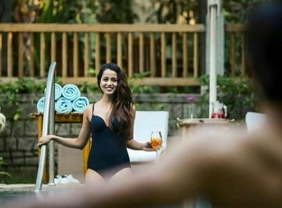 She's Something Special - Stunning sizzler Raiza Wilson!!