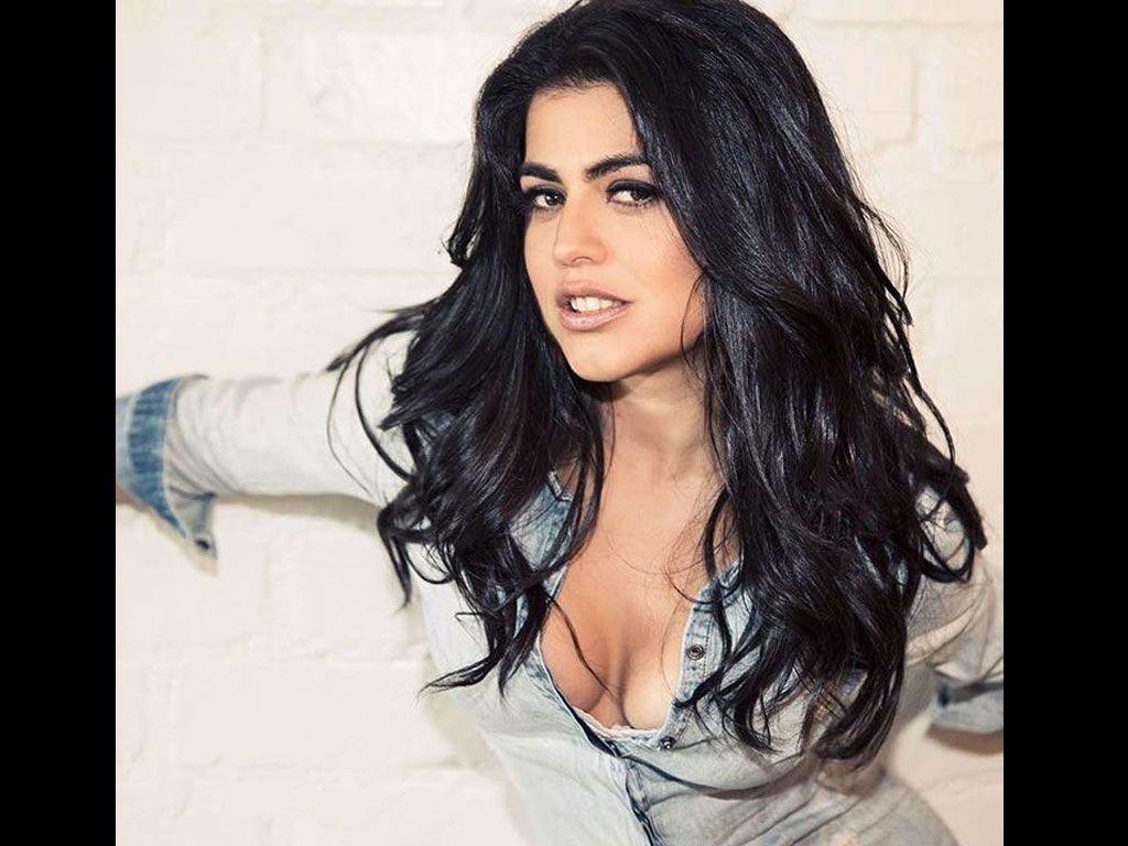 Shenaz Treasurywala Hot & Spicy UNSEEN Bikini Stills are too Hot to Handle!