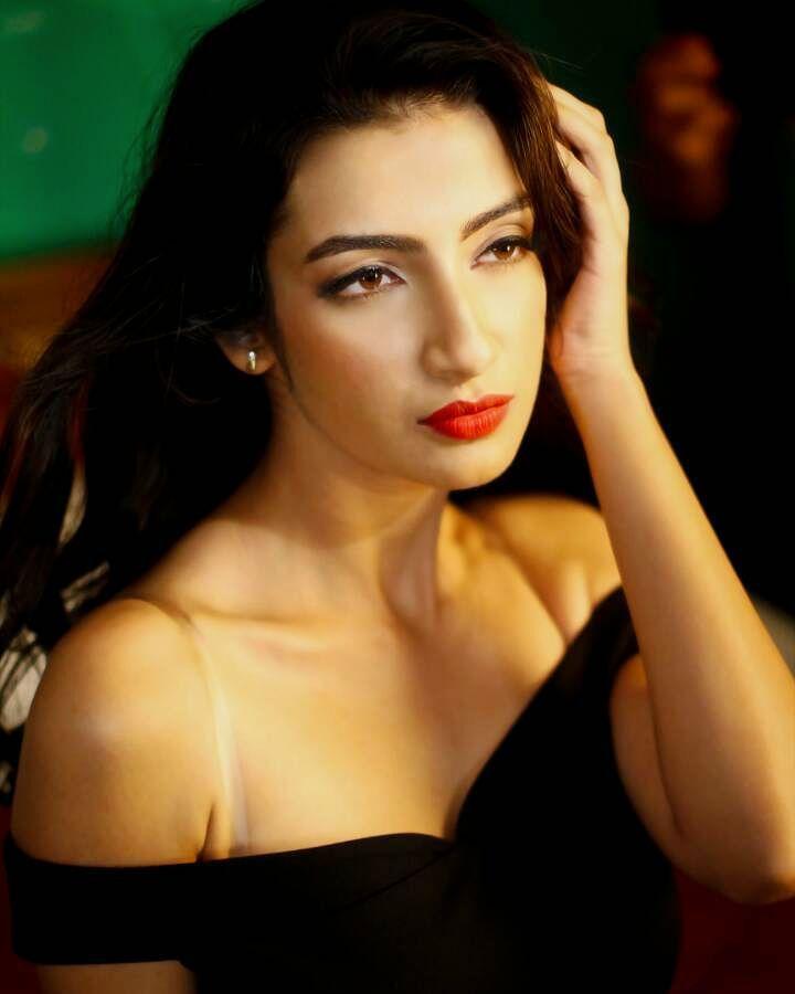 Sherlin Seth Latest Hot & Spicy Cleavage Photoshoot Stills