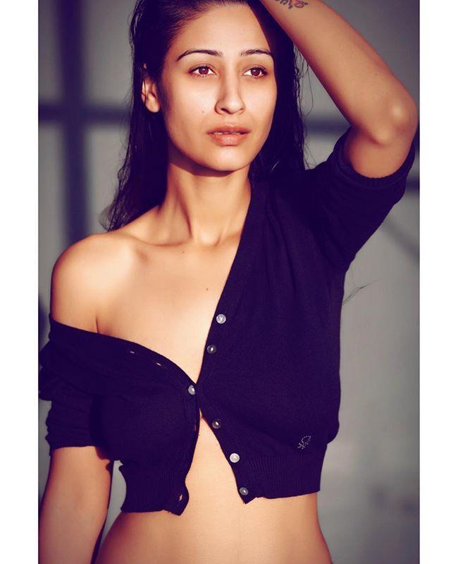 Shivalika Sharma Hot & Sexy Unseen Photo Gallery