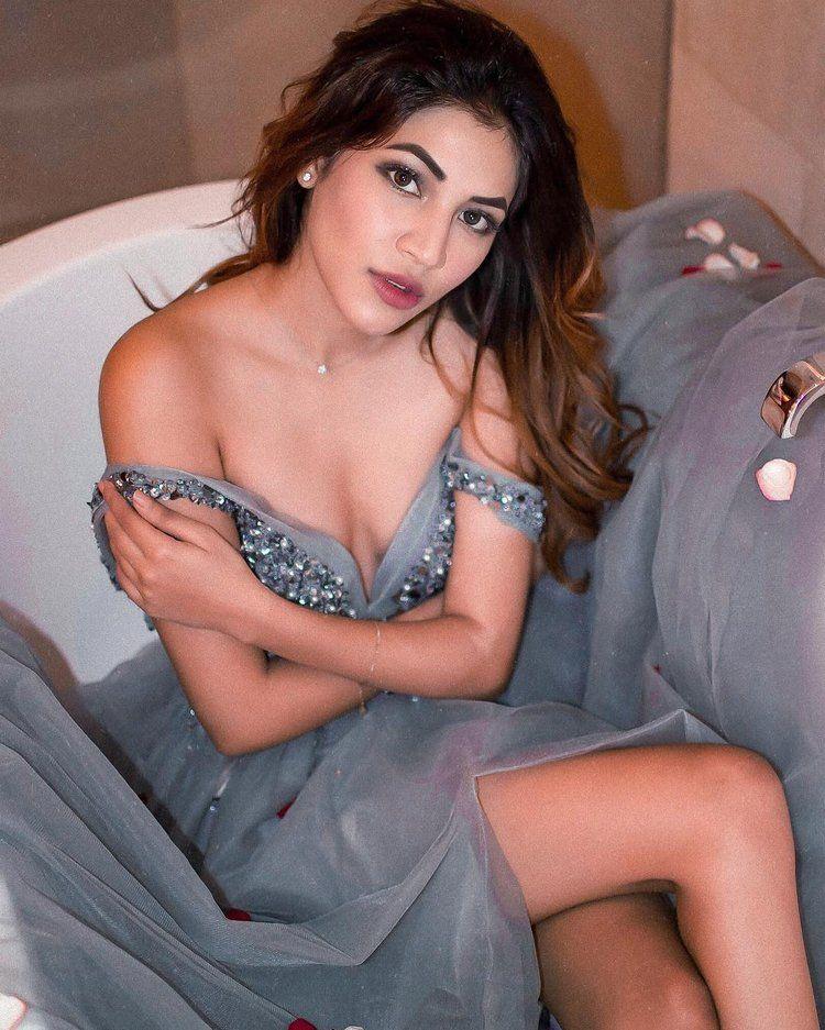 Shivani Singh Hot Pics