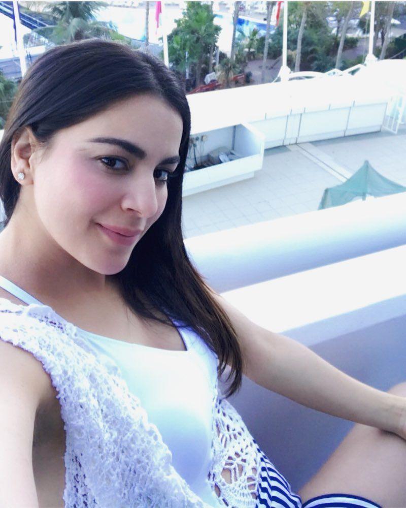 Shraddha Arya Photos See Her Beautiful Images & Hot Pics