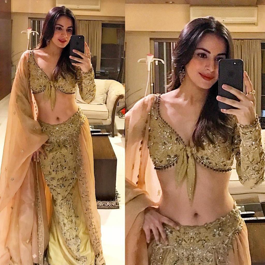 Shraddha Arya See Her Beautiful Photos & Hot Bikini Stills