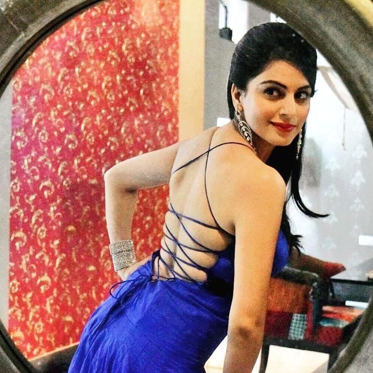 Shraddha Arya See Her Beautiful Photos & Hot Bikini Stills