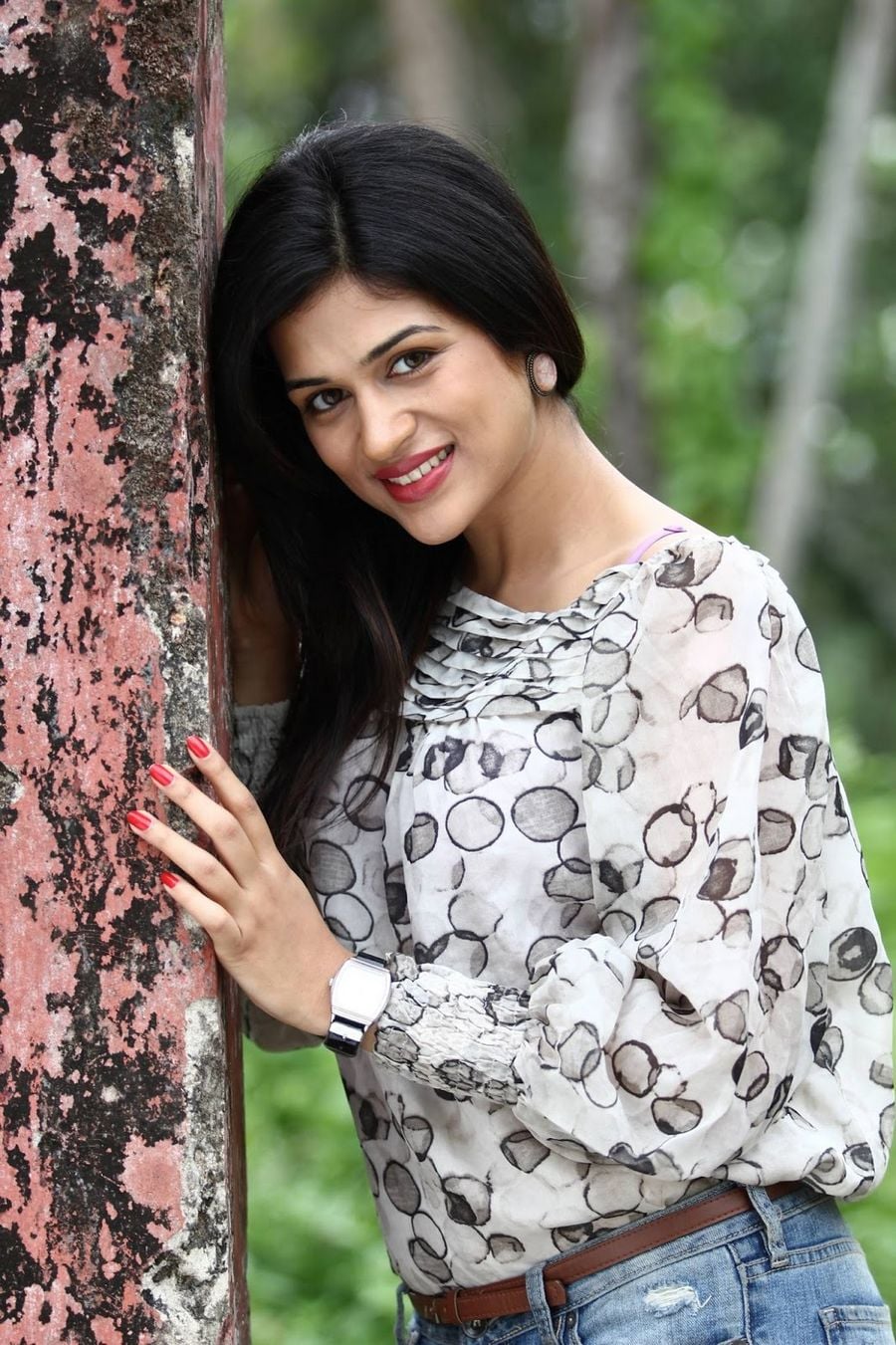Shraddha Das Hot Sexy Photos