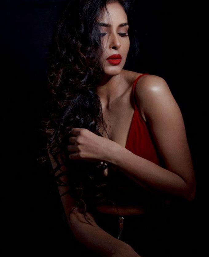 Shraddha Pandey Latest Unseen Hot & Spicy Photo Stills