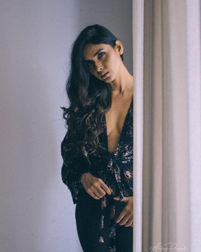 Shraddha Pandey Latest Unseen Hot & Spicy Photo Stills