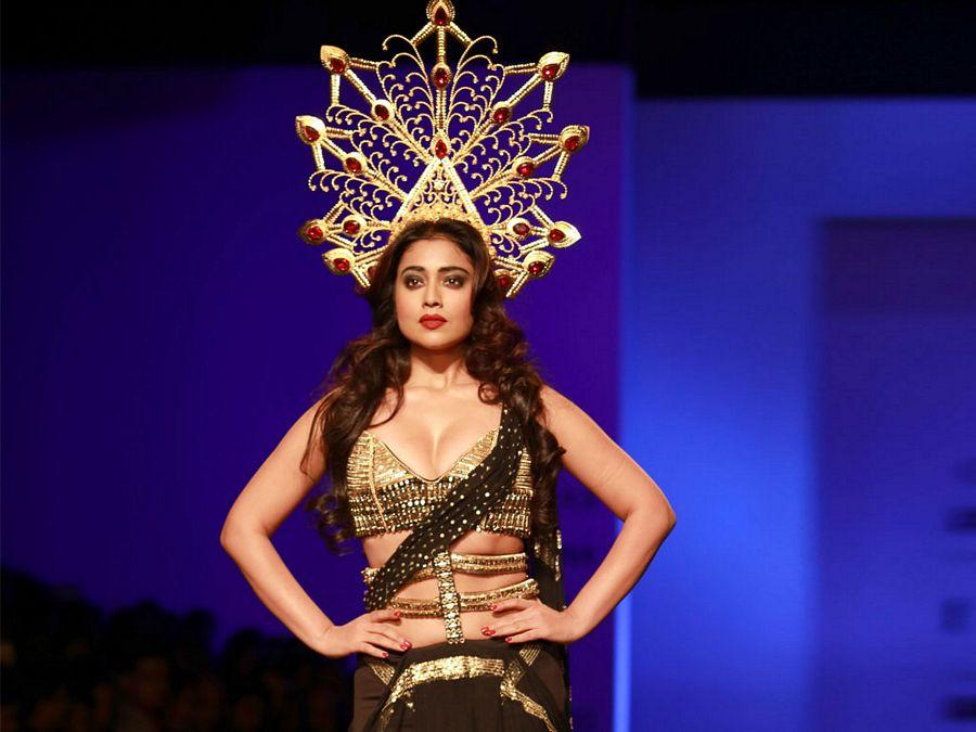 B'day Special: Shriya Saran Never SEEN Hot Photos Collections