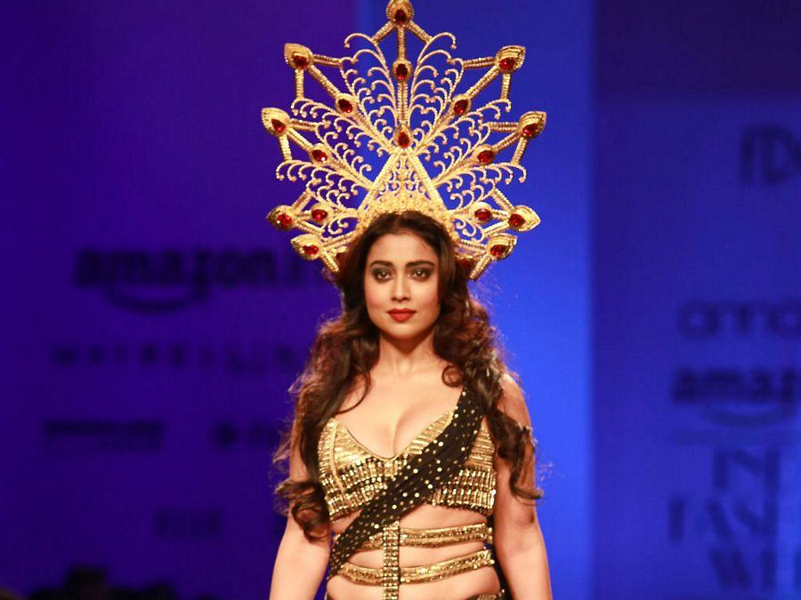 B'day Special: Shriya Saran Never SEEN Hot Photos Collections