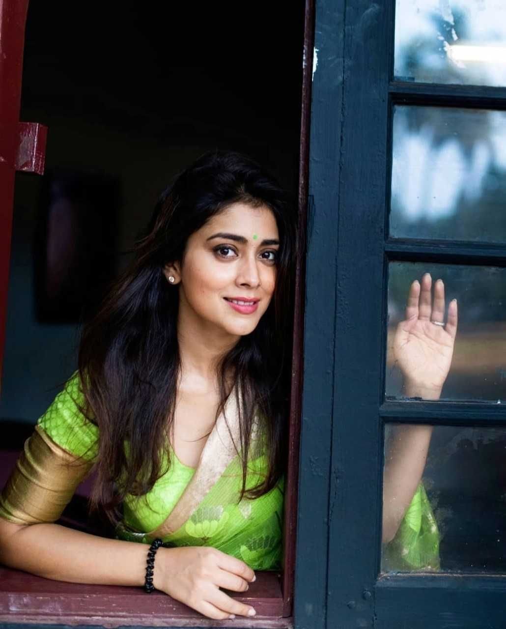 Shriya Saran Spicy Wallpapers