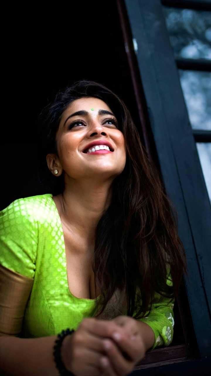 Shriya Saran Spicy Wallpapers