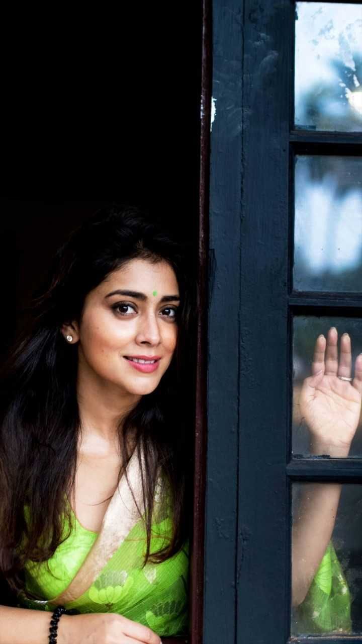 Shriya Saran Spicy Wallpapers