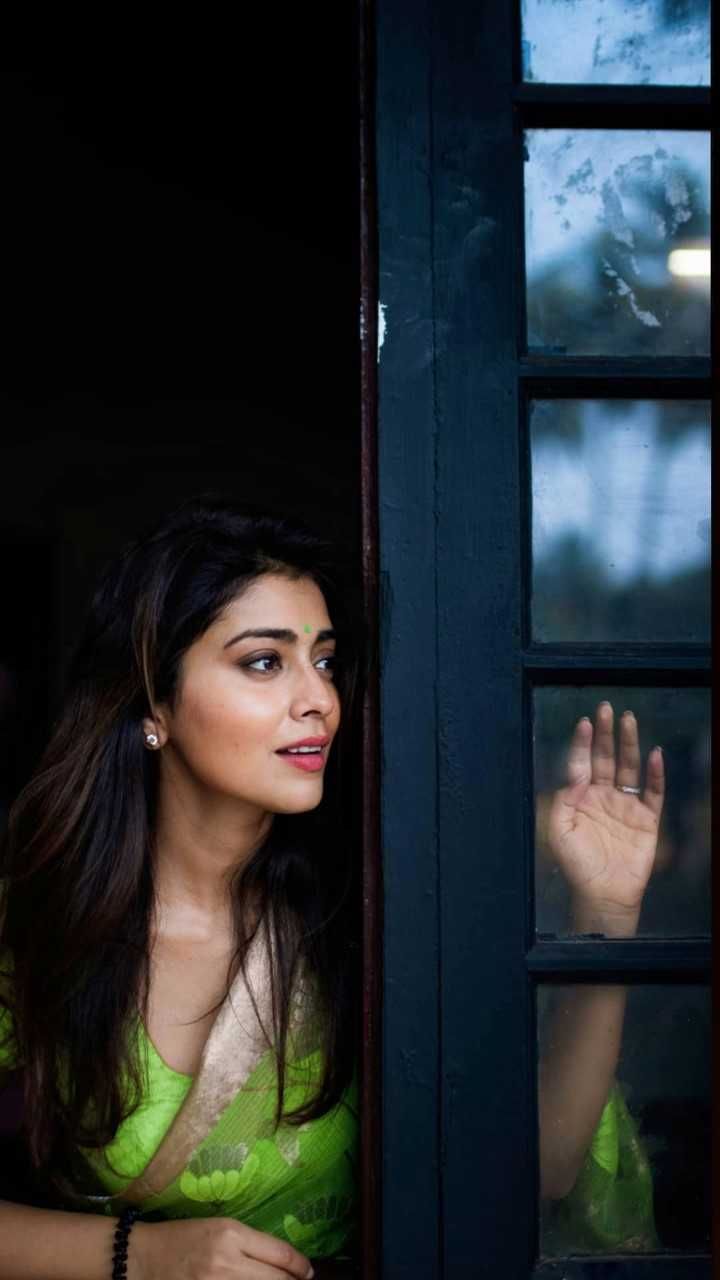 Shriya Saran Spicy Wallpapers