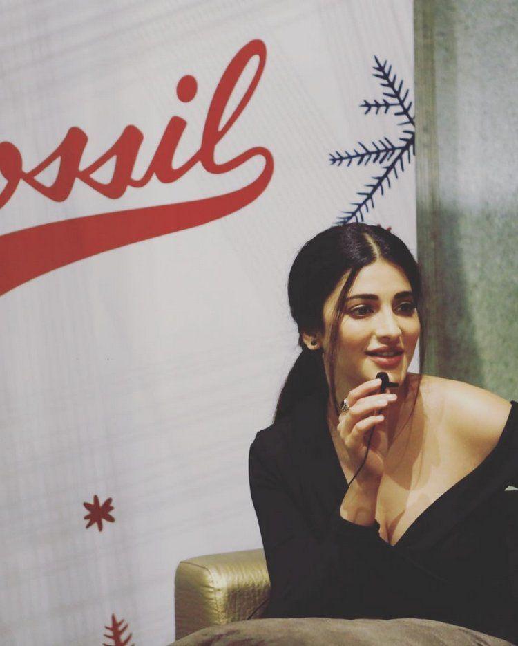 Shruti Haasan Latest Pics