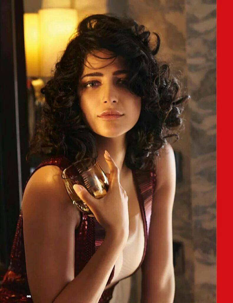 Shruti Haasan Navel Hot Photos