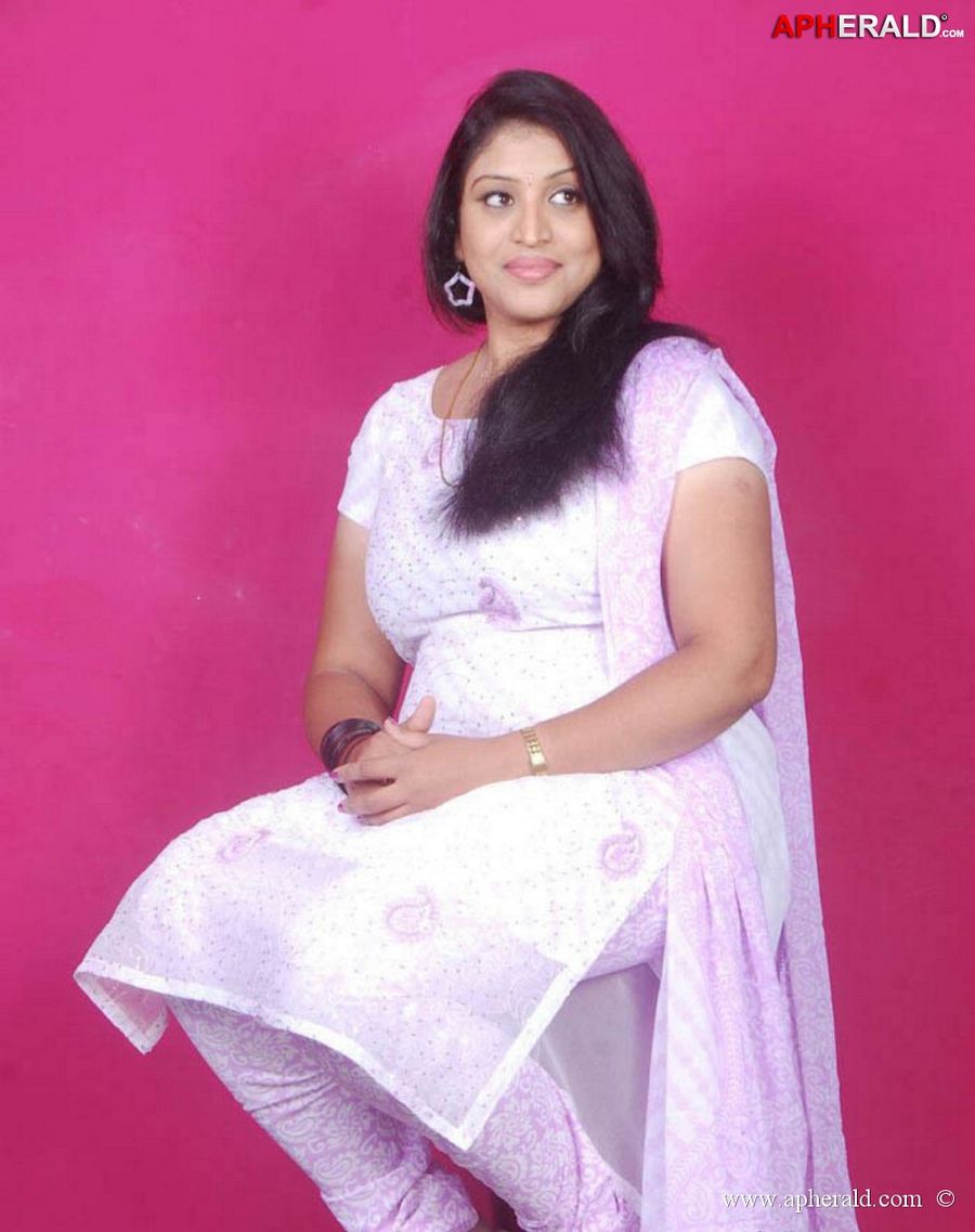 Side Actress Uma Aunty Hot Unseen Photos