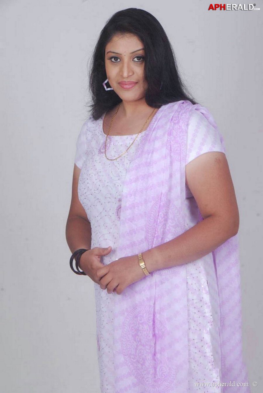 Side Actress Uma Aunty Hot Unseen Photos