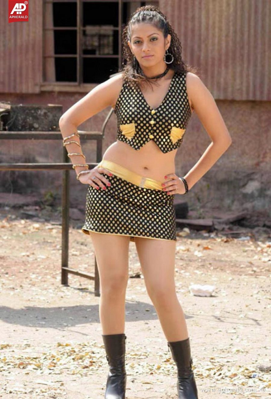 Sindhu Thulani Sexy Hot Photos