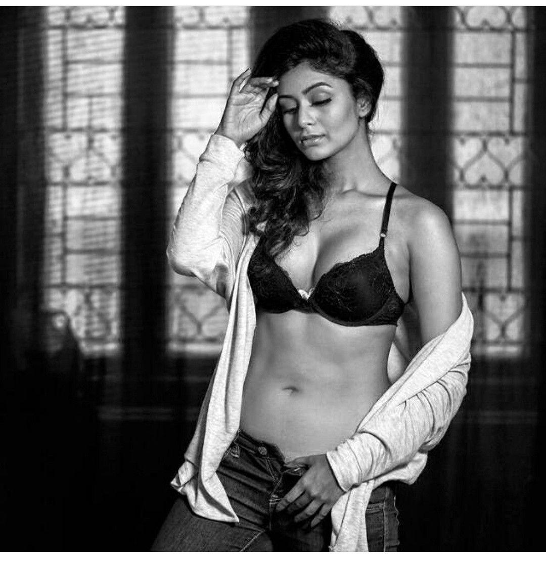 Sizzling & Smoking Hot Photoshoot Of Bengali Actress Ritabhari Chakraborty