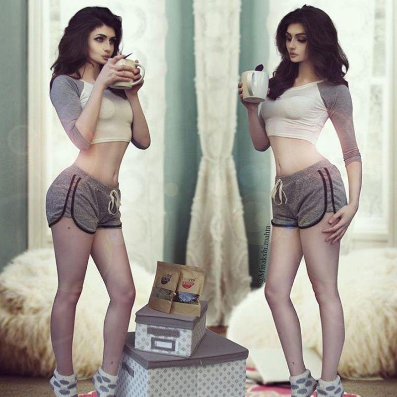 Sizzling Photos of paris hottest model Minakshi Mahta