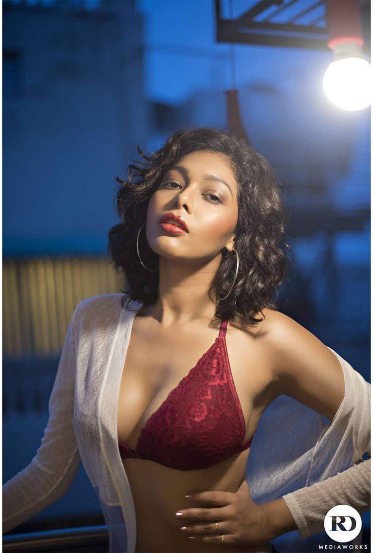 Sona Goldar Never Seen Hot & Spicy Photos Collections!