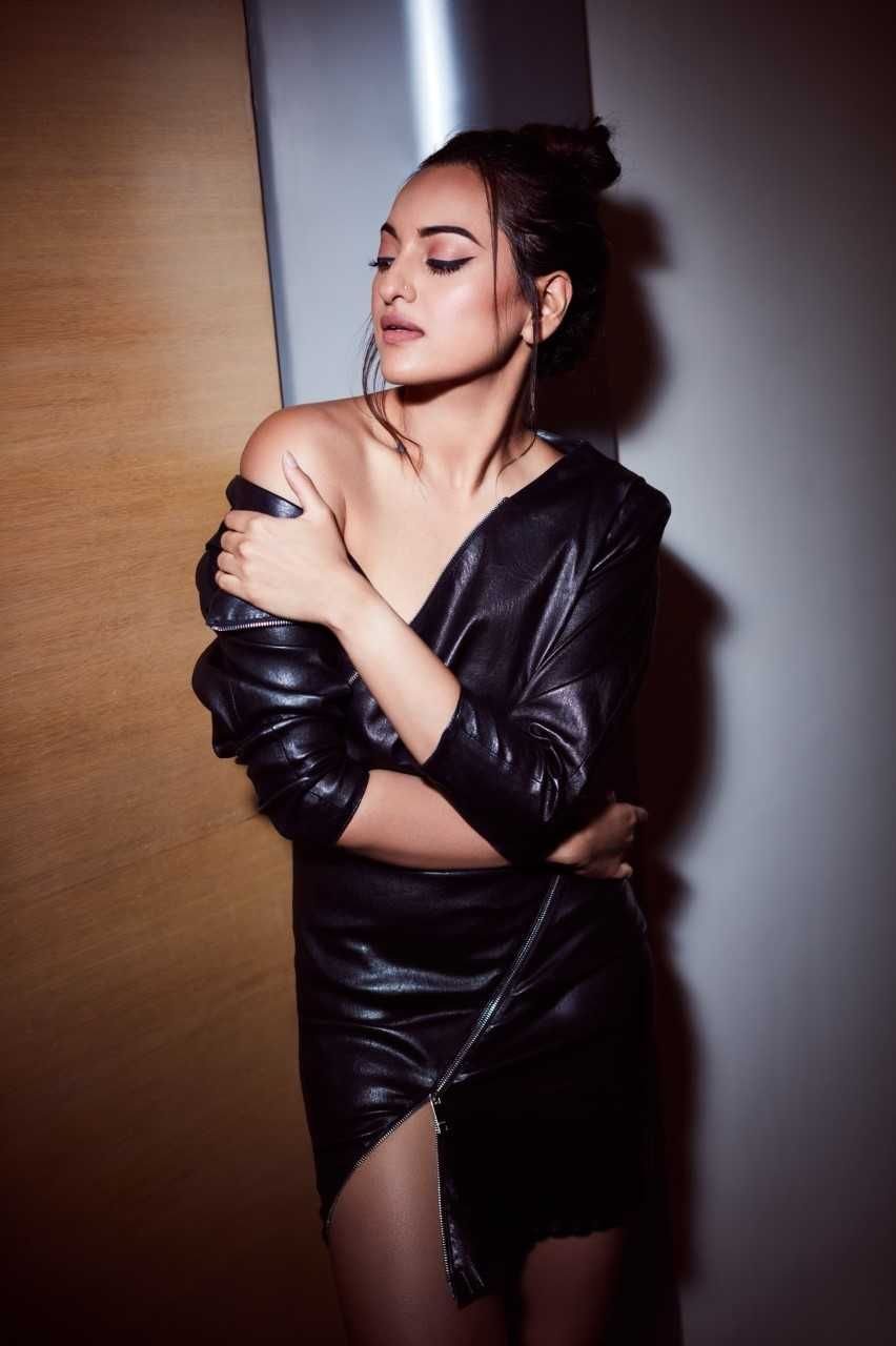 Sonakshi Sinha Hot Pictures