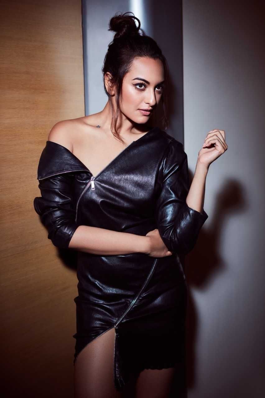 Sonakshi Sinha Hot Pictures