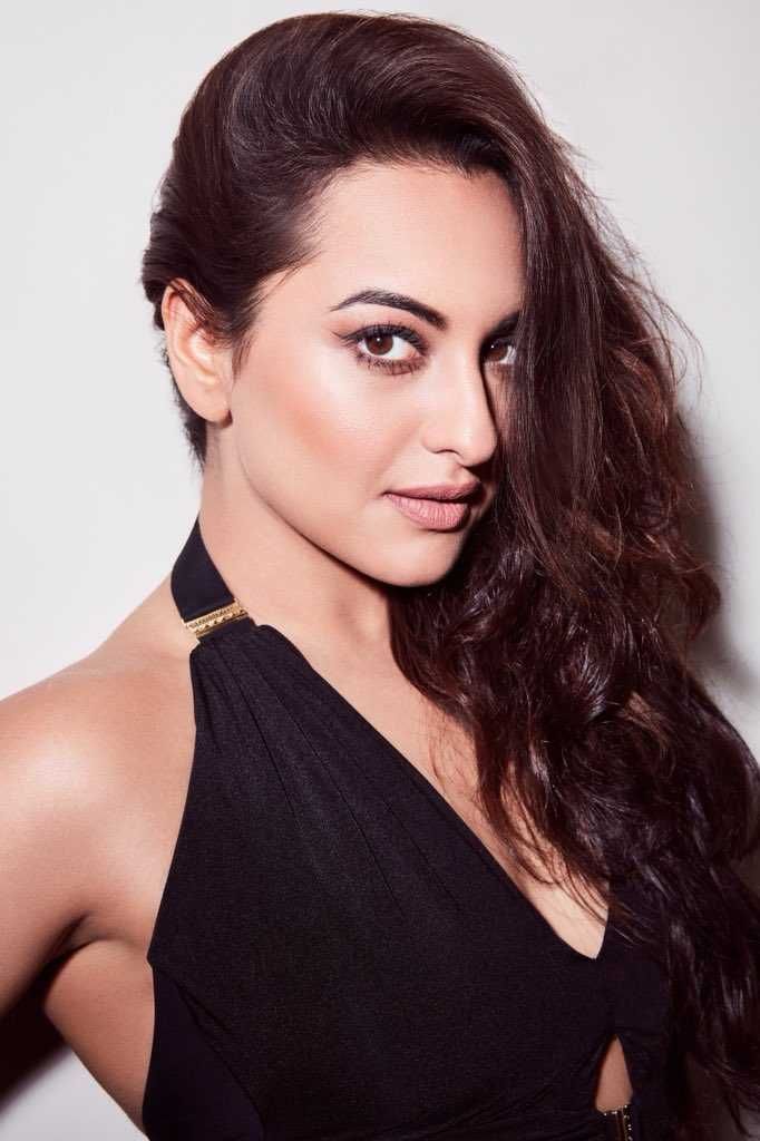 Sonakshi Sinha New Hot Pictures