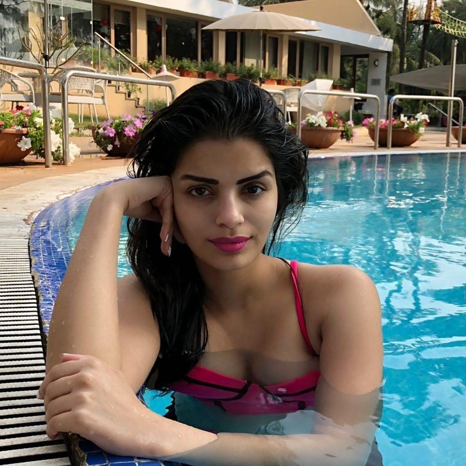 Sonali Raut HOT BIKINI & TOPLESS Photos are Too HOT To Handle!