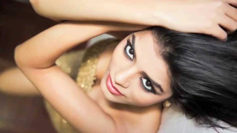 Sonali Raut HOT BIKINI & TOPLESS Photos are Too HOT To Handle!