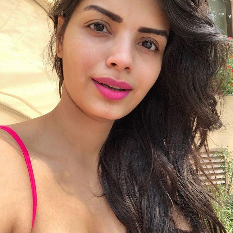 Sonali Raut HOT BIKINI & TOPLESS Photos are Too HOT To Handle!