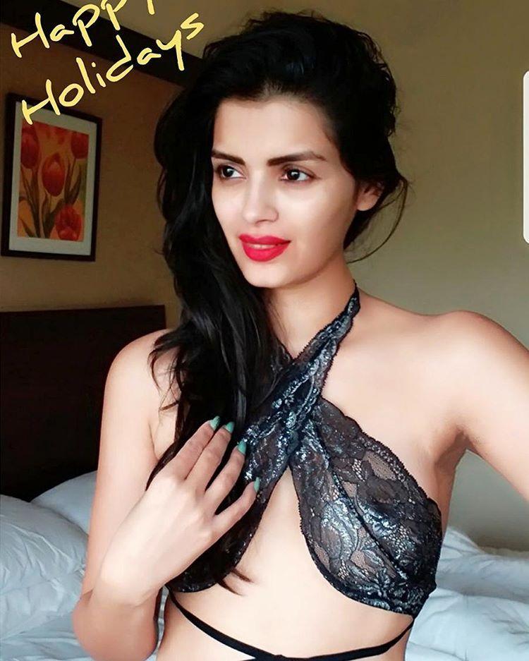 Sonali Raut HOT BIKINI & TOPLESS Photos are Too HOT To Handle!