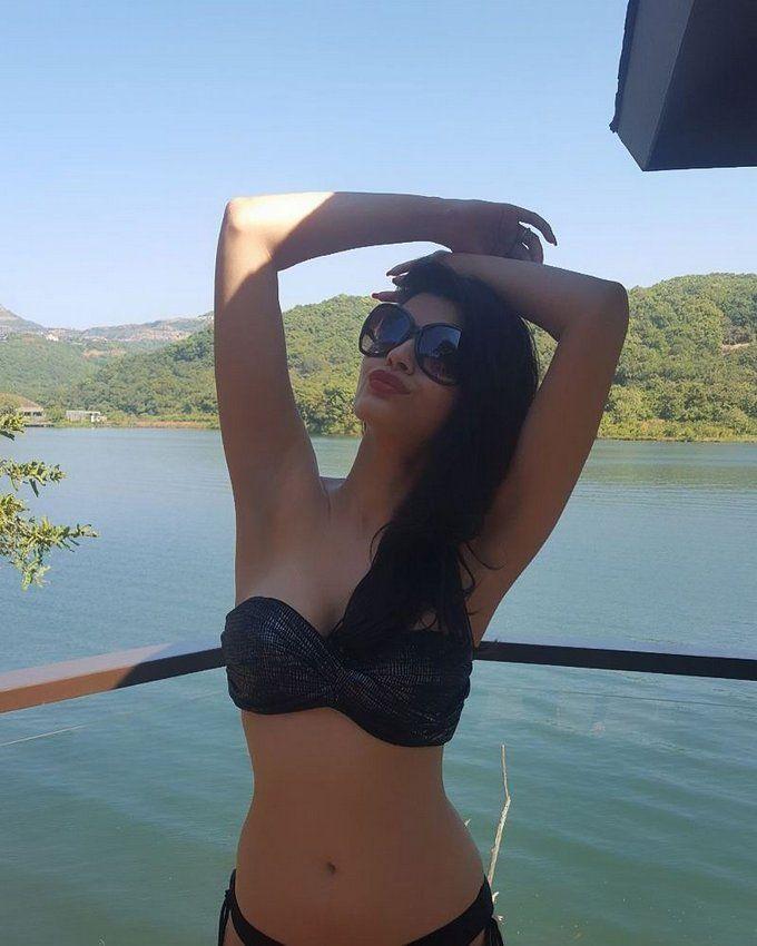 Sonali Raut looks smoking HOT in a BIKINI! Photos