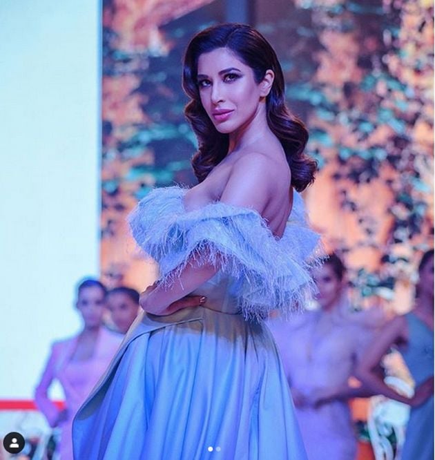 Sophie Choudry Latest Hot Photos