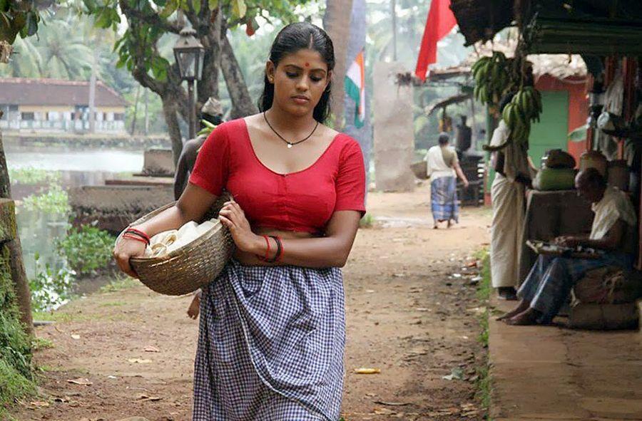 South Indian Actress Iniya Hot Latest Photos