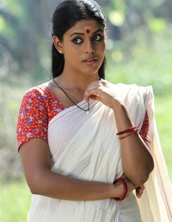 South Indian Actress Iniya Hot Latest Photos