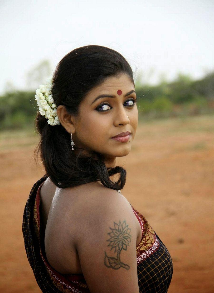 South Indian Actress Iniya Hot Latest Photos