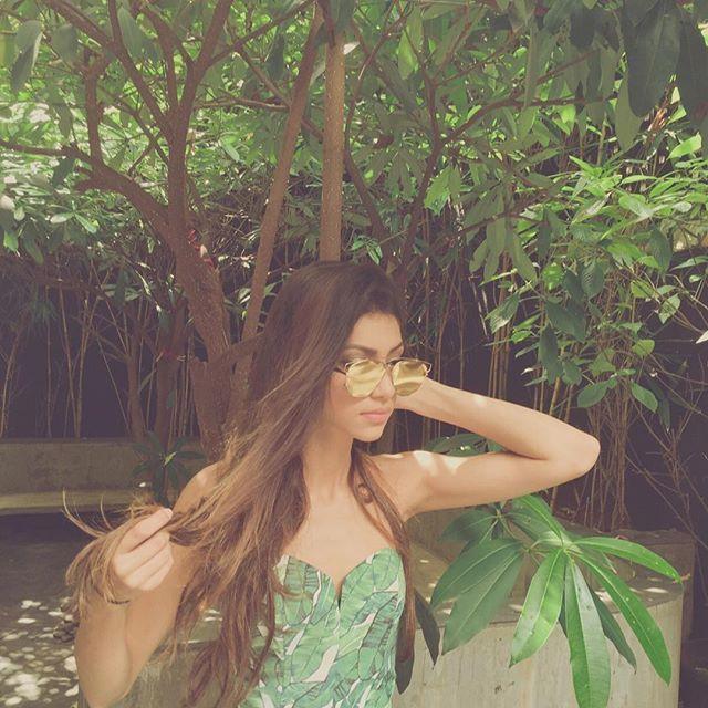 Star Kid Alanna Panday Hot Bikini Photos are too Hot to Handle!