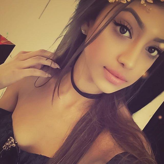 Star Kid Alanna Panday Hot Bikini Photos are too Hot to Handle!