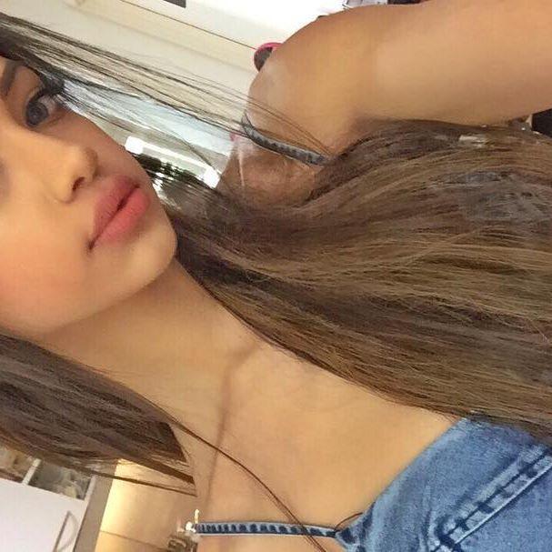 Star Kid Alanna Panday Hot Bikini Photos are too Hot to Handle!