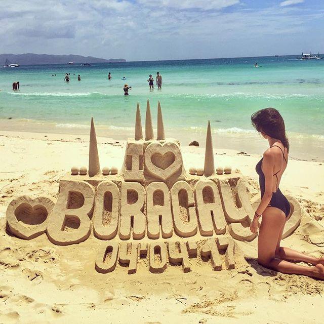 Star Kid Alanna Panday Hot Bikini Photos are too Hot to Handle!